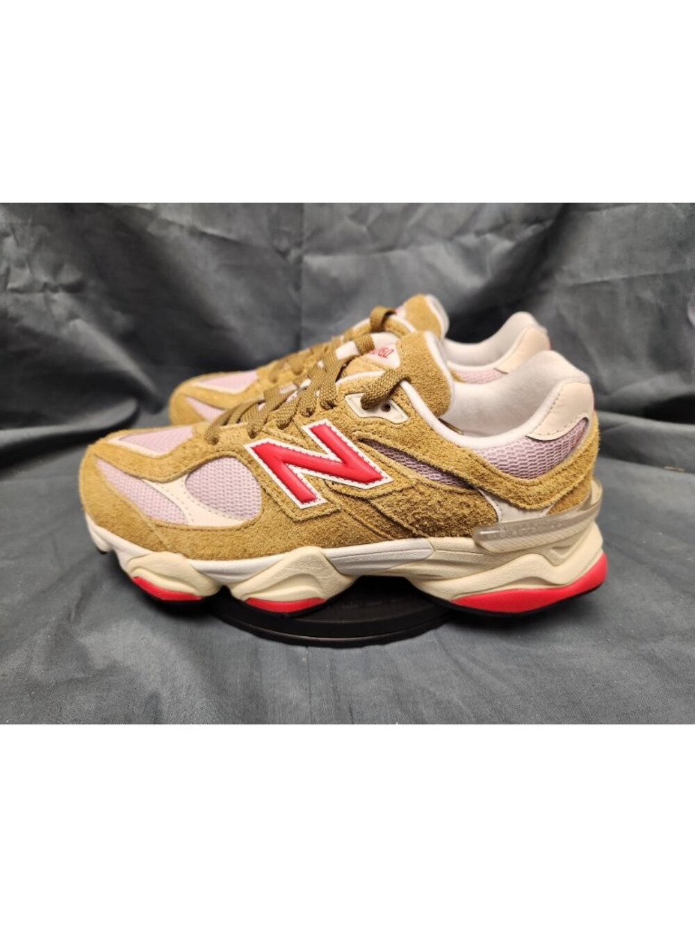 New Balance 9060 Sneakers GC9060VD Beige Pink Girls Size 6.5 NEW IN BOX! - Picture 5 of 13